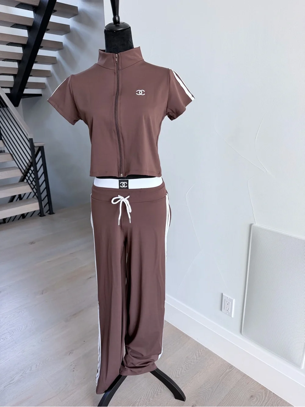 Women’s Brown Two-Piece Lounge Set with White Trim size M